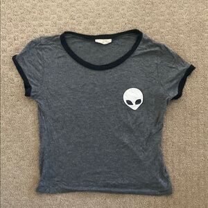 Junior’s Small Gray Alien Graphic Tee